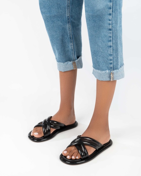 Melissa Cali Slide Larroude Black